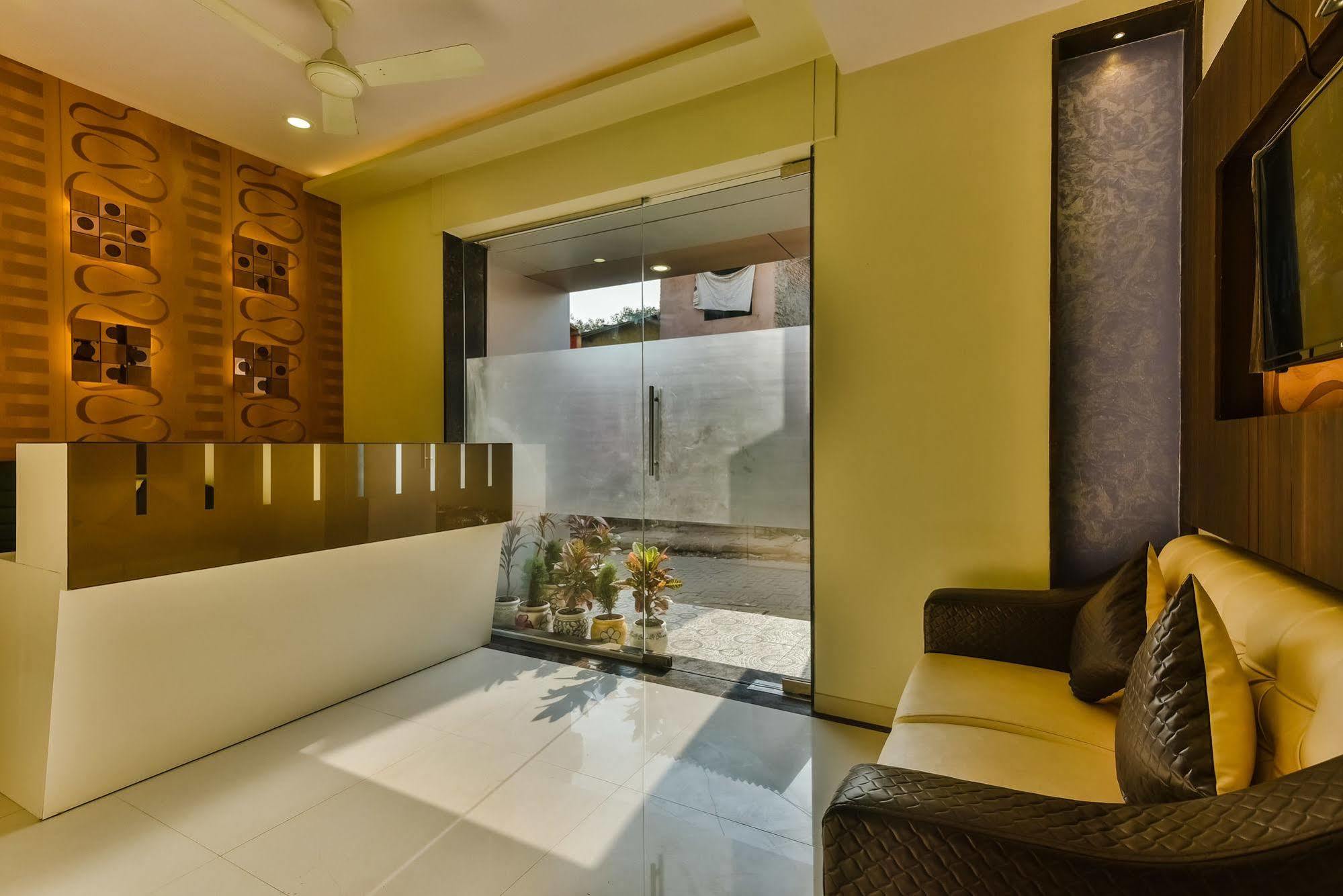 Hygienic Hotel Liberty Plaza มุมไบ ภายนอก รูปภาพ