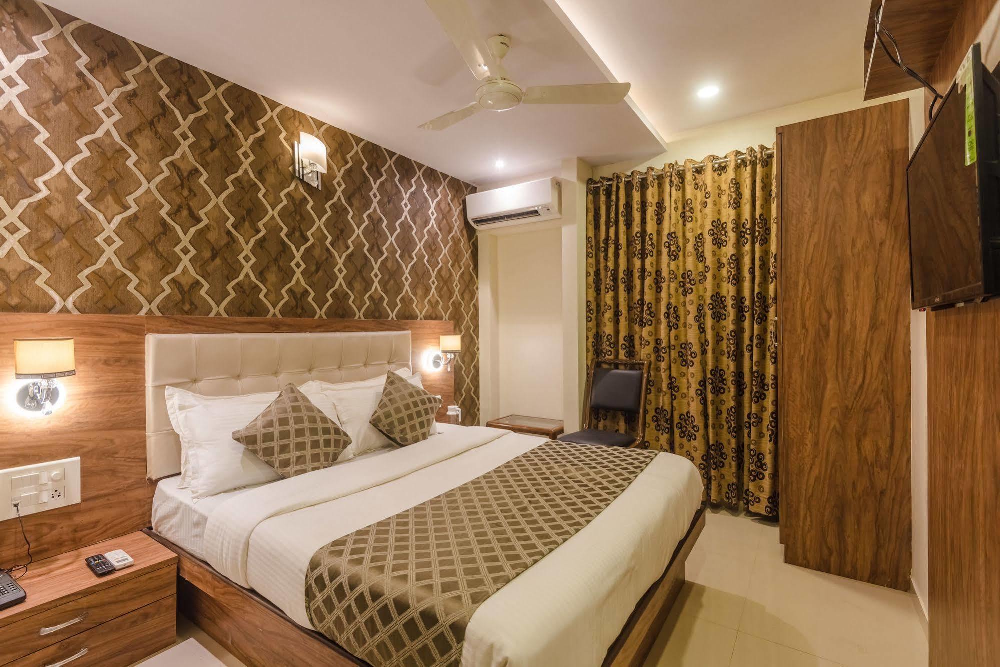 Hygienic Hotel Liberty Plaza มุมไบ ภายนอก รูปภาพ