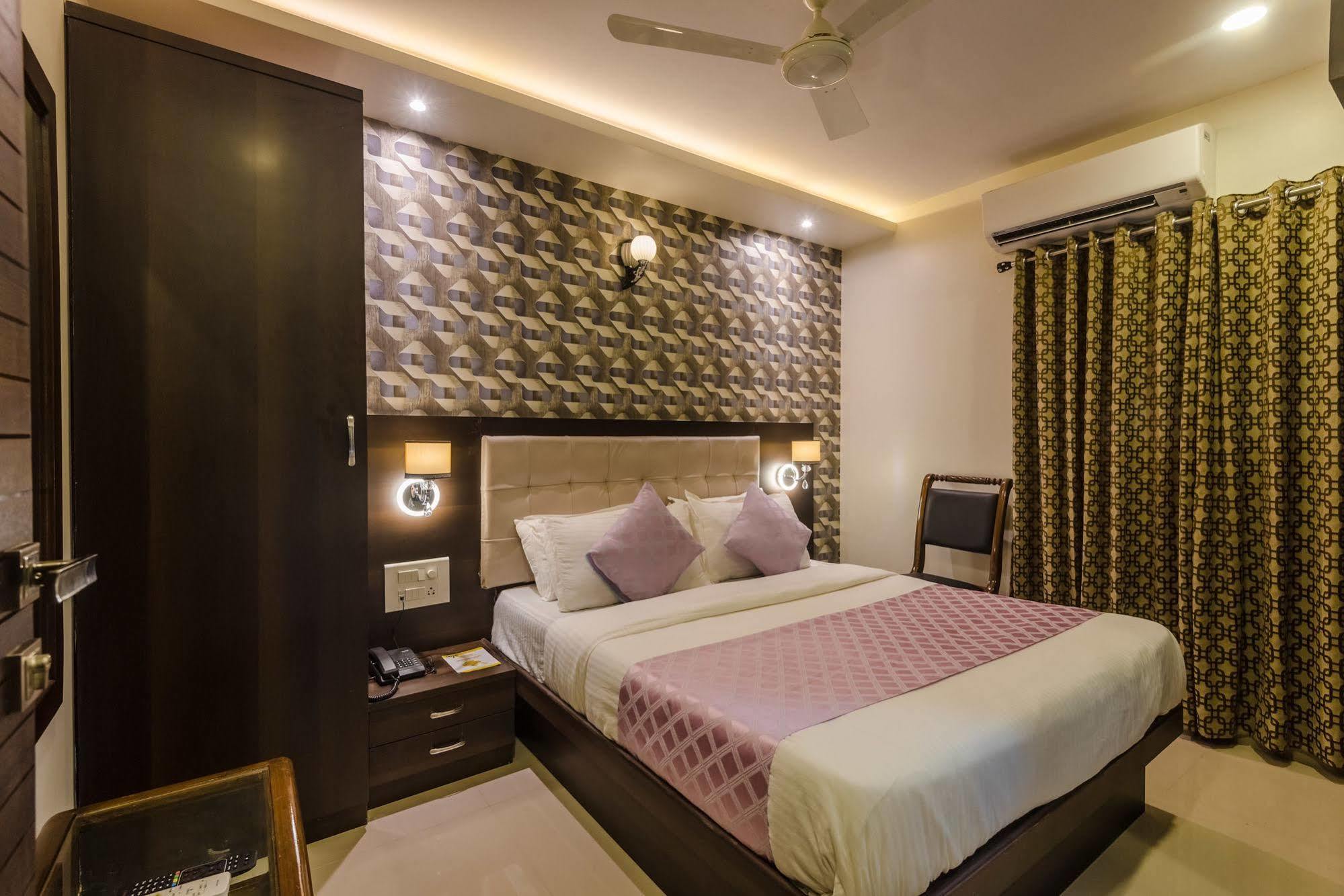 Hygienic Hotel Liberty Plaza มุมไบ ภายนอก รูปภาพ