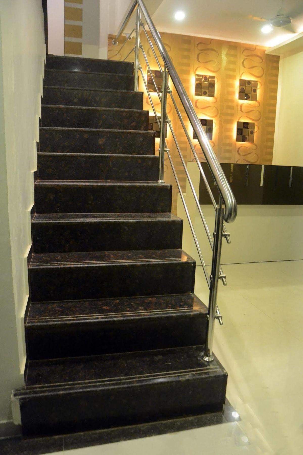 Hygienic Hotel Liberty Plaza มุมไบ ภายนอก รูปภาพ